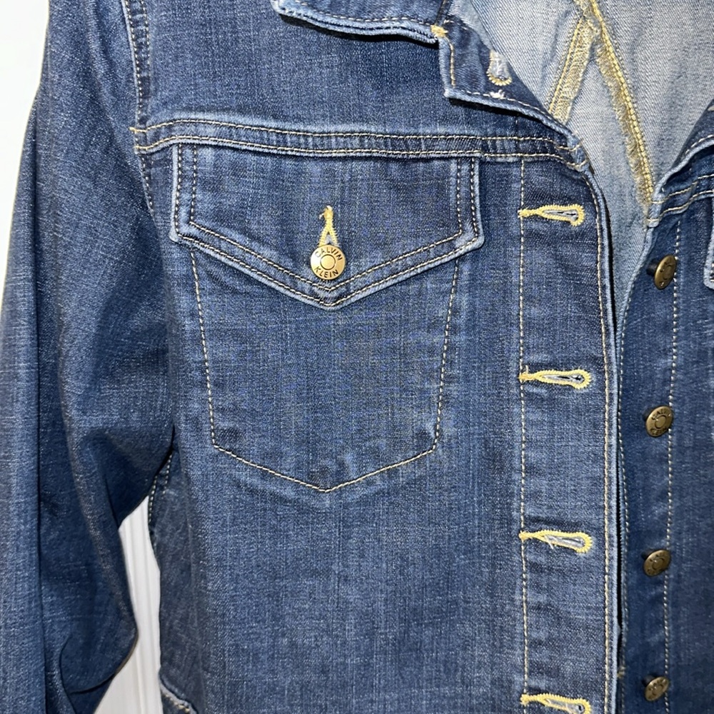 Calvin Klein size XL crop jean jacket - Picture 3 of 5